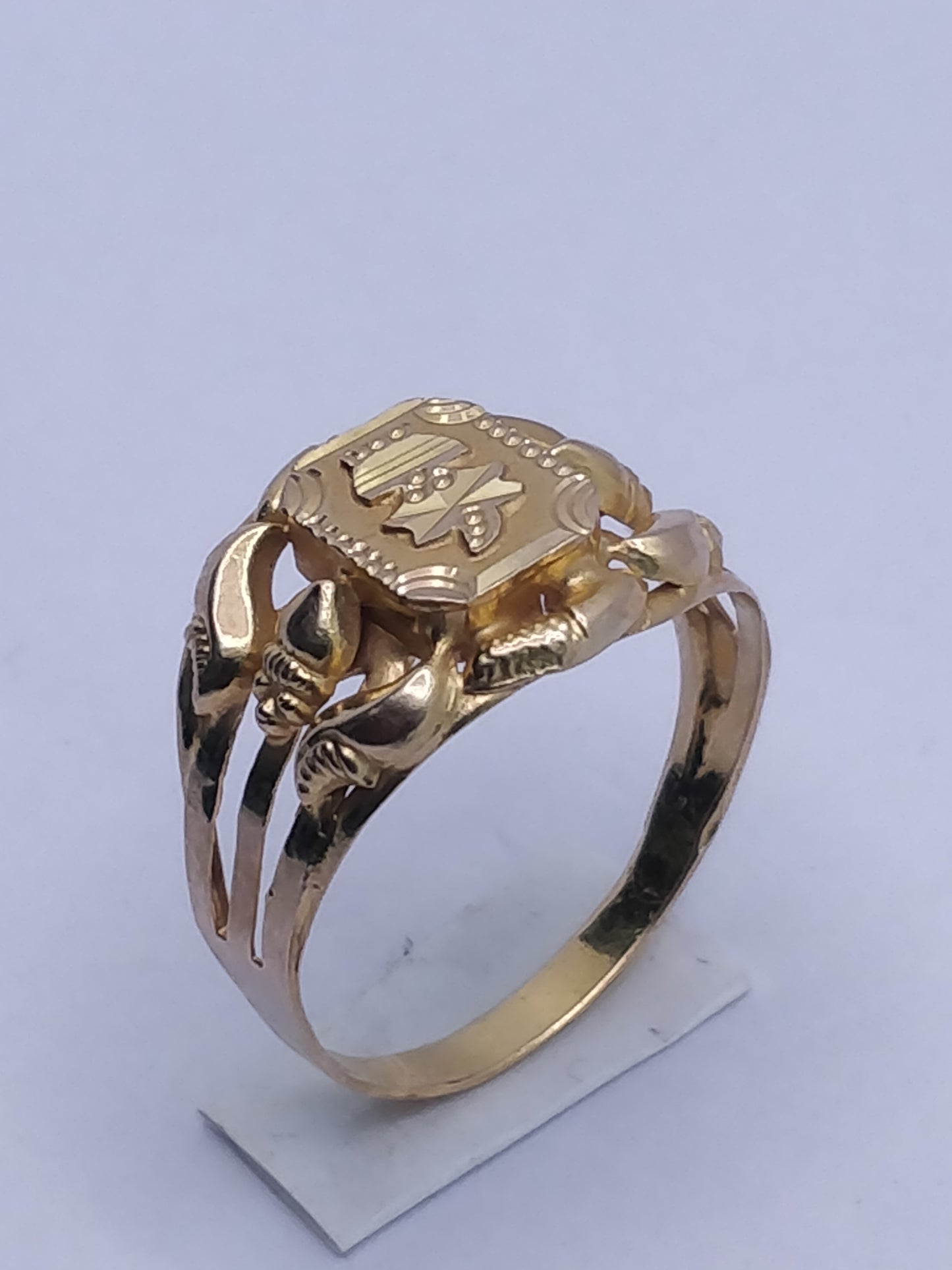Minimal Gold Ring with Elegant Design | Purity 18 Carat | Weight 2.61G